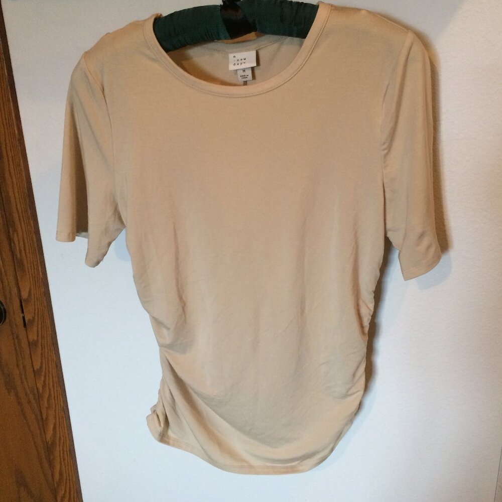 A New Day Short Sleeve Pullover Top Size M With Rouched Side Seams